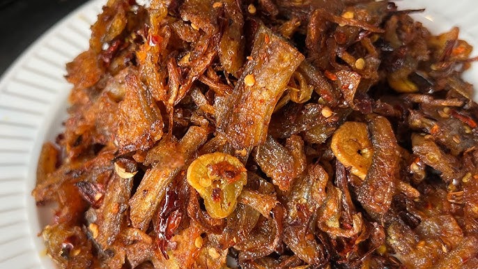 ငပိကြော်ငါးခြောက်ကြော်များ